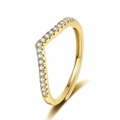 Eleganter V-förmiger Goldring mit funkelnder Moissanit-Diamant-Mikropflasterung - Einstellbar Offen / Gold