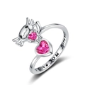 Detail des Axolotl-Rings mit rosa Herzstein und 'I Love You forever' Gravur - Einstellbar Offen / Rosa Zirkonia