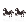 Dettaglio degli orecchini a lobo a forma di cavallo nero opaco in acciaio inossidabile - Nero Opaco