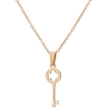 Dettaglio di una collana con ciondolo a chiave in acciaio inossidabile placcato oro 18K - Oro