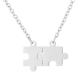 Dettaglio del ciondolo a forma di puzzle incastrato in acciaio inossidabile su catenina - Collana con Ciondolo a Puzzle (682 Colore Acciaio) / Color Acciaio