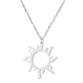Dettaglio della collana con ciondolo a sole traforato in argento e catena in acciaio - Sole a Fiamma Cavo (792 Acciaio)