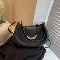 Minimalistische schwarze Halbmond-Tasche mit goldener Schnalle und doppelten Riemen - Schwarz