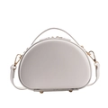Bolso de mano retro blanco estilo concha en cuero con herrajes dorados pulidos - Blanco