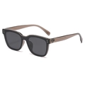 Square frame polarized sunglasses in black with translucent brown temples and gray lenses - Tea Gray (C4)