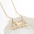 Collar de acero inoxidable dorado con colgante de caballo y latido de corazón en plato blanco - Dorado