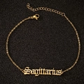 Détail du pendentif Sagittaire doré en police gothique sur une chevillère en acier - Sagittaire / Doré