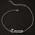 Détail du pendentif lettre gothique Taurus sur chevillère en acier inoxydable avec fermoir - Taureau / Argent