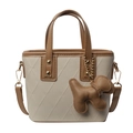 Borsa a secchiello trapuntata crema con bordo marrone e ciondolo a cane carino - Con Ciondolo / Bianco Sporco