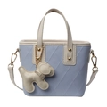 Secchiello trapuntato azzurro con ciondolo a cane beige e tracolla regolabile - Con Ciondolo / Blu