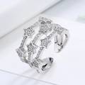 Minimalistischer silberner Sternenring mit dreifacher Zirkonia-Bandschiene, verstellbar - Einstellbar Offen / Dreilagiger Voll-Diamant-Stern-Stil (KL-01)