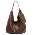 Grand sac hobo en cuir grainé marron foncé avec petite pochette et bandoulière large - Fauve