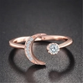 Romantischer verstellbarer Mond-Ring in Roségold mit funkelnden Zirkonia-Steinen - Einstellbar Offen / Roségold