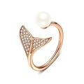 Anello aperto in oro rosa S925 con perla bianca e dettaglio a coda di pesce con diamanti - Aperto Regolabile / Oro rosa