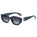 Occhiali da sole polarizzati cat-eye blu petrolio da donna con lenti grigie sfumate - Blu Sfumato