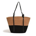 Borsa tote intrecciata bicolore con manici in pelle nera e dettagli con rivetti - Marrone e Nero