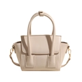 Sac seau trapèze beige élégant en cuir mat avec garniture dorée et bandoulière amovible - Blanc Cassé