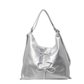 Metallische silberne Hobo-Schultertasche mit Umhängeriemen und dekorativen Schleifen - Silber