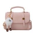 Bolso rosa elegante con asa de mano y un lindo colgante de monstruo de peluche blanco - Rosa