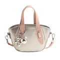 Bolso de mano plateado metalizado con asas rosas y colgante de perro globo - Plata (Asa Rosa)