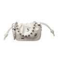 Weiße gefaltete Cloud-Handtasche mit silbernen Metallschmetterlingen und Perlengriff - Gebrochenes Weiß