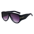 Gafas de sol negras de gran tamaño con lentes degradadas violetas y detalles metálicos en T - Negro y Carey / Degradado Té