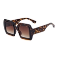 Lunettes de soleil carrées en écaille pour femmes avec des verres dégradés marron - Thé Fleur de Haricot