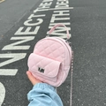 Rosa gesteppter Mini-Rucksack aus Leder mit silberner Kette und praktischem Tragegriff - Rosa