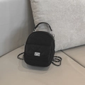 Mini-Rucksack in Schwarz mit Steppmuster, Silberkette und metallischem Drehverschluss - Schwarz