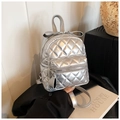 Mini-Rucksack gesteppt in Metallic-Silber mit Reißverschlusstaschen und Tragegriff - Silber
