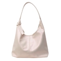 Bolso hobo minimalista rosa pálido de cuero sintético liso con etiqueta decorativa - Rosa