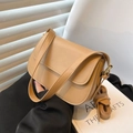 Elegante kaki vierkante crossbodytas van mat PU-leer met goudkleurige hardware - Khaki