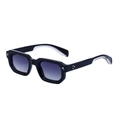 Moderne quadratische schwarze Sonnenbrille mit grauen Verlaufsgläsern und Metallnieten - Bright Black Gradient Gray (C2)