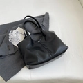Borsa tote minimalista in pelle nera a grana litchi con pratica chiusura magnetica - Grande Capacità (38x28x13cm) / Nero