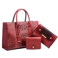 Dreiteiliges dunkelrotes Handtaschen-Set mit Krokodilprägung und goldenen Details - Rot