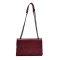 Elegante borsa a tracolla trapuntata rosso scuro con catena argento e patta minimalista - Rosso