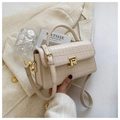 Elegante beige Handtasche mit Krokodilprägung, Goldschnalle und oberem Griff - Weiß