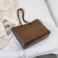 Borsa tote marrone scuro capiente e minimalista in ecopelle con grana stile litchi - Marrone