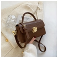 Braune Handtasche aus Krokodilleder-Imitat mit goldener Schnalle und verstellbarem Gurt - Kaffeebraun
