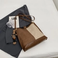 Bolso tote de ante en marrón y beige de gran capacidad con charm de conejo suave - café