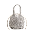 Borsa tote in rete intrecciata argento con fodera bianca e cordoncino chic - Argento