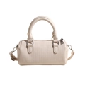 Schicke beige Boston-Tasche mit vertikaler Textur und silbernen Metallbeschlägen - Weiß