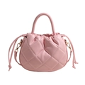 Borsa a secchiello rosa trapuntata a rombi con coulisse e dettagli in metallo dorato - Rosa