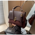 Borsa a mano retrò in pelle bordeaux satinata con finiture marroni e fibbia oro - Marrone