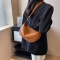 Bolso de hombro media luna marrón caramelo en cuero de grano para estilo casual mujer - Marrón