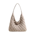 Sac fourre-tout matelassé beige en nylon brillant avec large bandoulière - Blanc