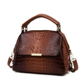 Borsa marrone scuro in pelle goffrata coccodrillo con sfumatura e finiture dorate - Marrone Borsa singola