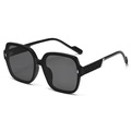 Klassische schwarze Oversize-Sonnenbrille mit polarisierten Gläsern und Rautenmuster-Bügel - C1 Mattschwarz Komplett Grau