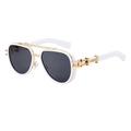 Gafas de sol retro polarizadas con montura blanca y puente de metal dorado estilo punk - Blanco Dorado (Lente Gris)