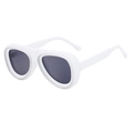 Lunettes de soleil aviateur tendance avec monture blanche épaisse et verres gris foncé - Blanc Argent Tout Gris (C7)